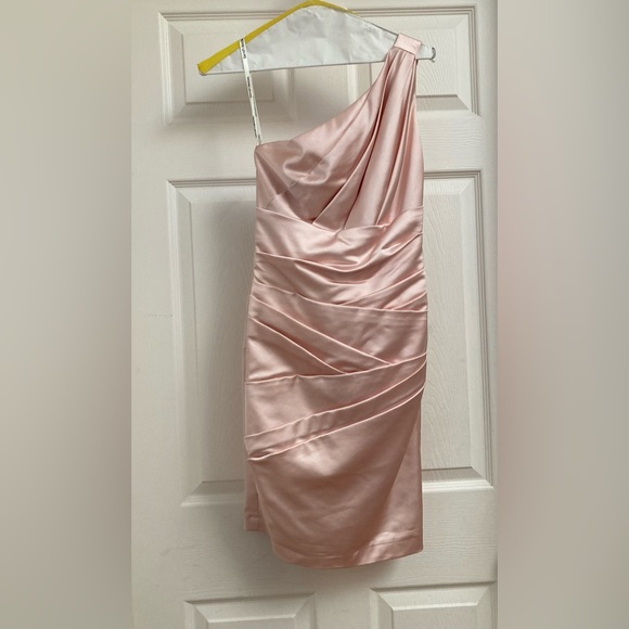 2 Short one shoulder stretch satin David’s Bridal Bridesmaid dresses size 2 - Picture 2 of 4